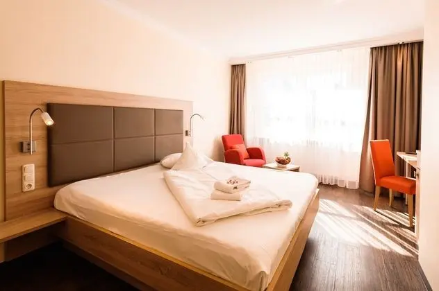 Premium Tek Kişilik Oda, 1 Tek Kişilik Yatak, Şehir Manzaralı (Straßenseite)