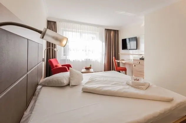 Premium Tek Kişilik Oda, 1 Tek Kişilik Yatak, Şehir Manzaralı (Straßenseite)