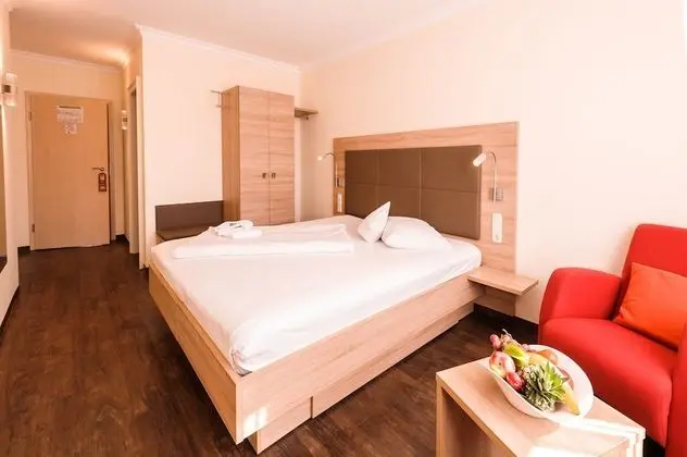 Premium Tek Kişilik Oda, 1 Tek Kişilik Yatak, Şehir Manzaralı (Straßenseite)