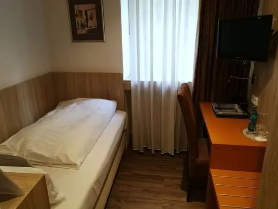 Tek Kişilik Oda, 1 Tek Kişilik Yatak