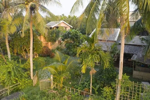 Villa (Samma Garden River Family)