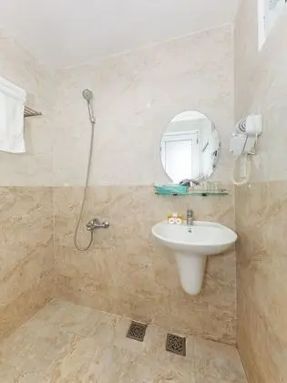 Standard Tek Büyük Yataklı Oda