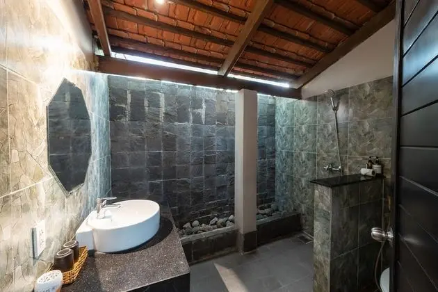 Premium Tek Büyük veya İki Ayrı Yataklı Oda, Havuz Manzaralı