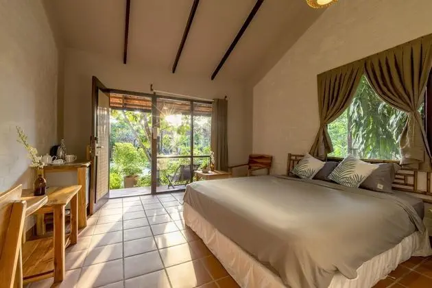 Premium Tek Büyük veya İki Ayrı Yataklı Oda, Havuz Manzaralı