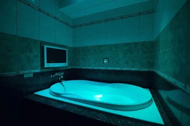 Superior Oda, Sauna (7pm check-in, 11am check-out)