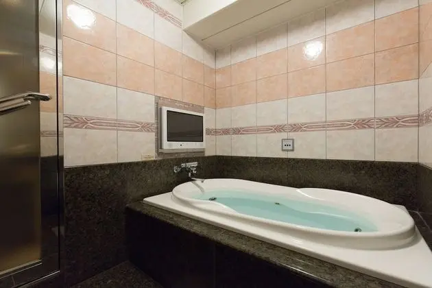 Superior Oda, Sauna (7pm check-in, 11am check-out)