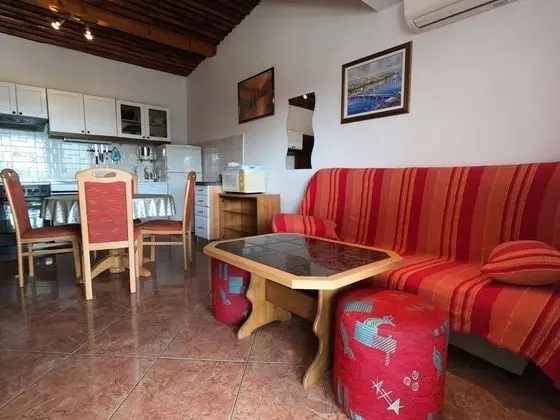 Apart Daire (Ana - 120 m from the beach - A1(4+1))