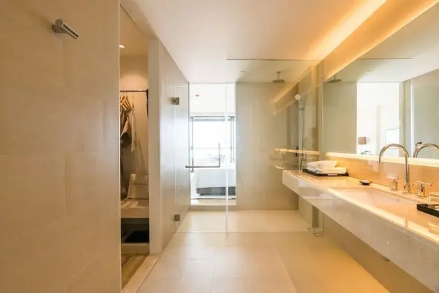 Oceanview Skybath Twin