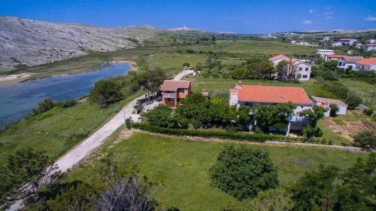 Apart Daire (Ana - great location, near the beach )