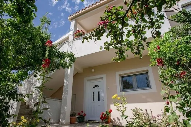 Apart Daire (Ana - great location, near the beach )