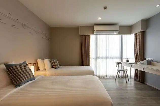 Deluxe Tek Büyük veya İki Ayrı Yataklı Oda, Havuz Manzaralı