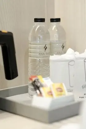 Deluxe Tek Büyük veya İki Ayrı Yataklı Oda, Havuz Manzaralı