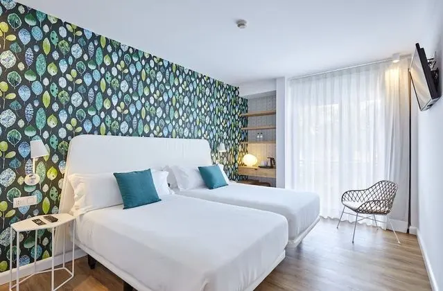 Comfort Tek Büyük Yataklı Oda, Havuz Manzaralı