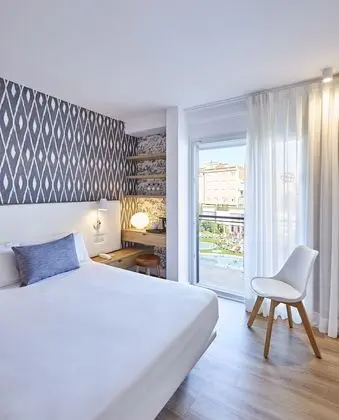 Comfort Tek Büyük Yataklı Oda, Havuz Manzaralı
