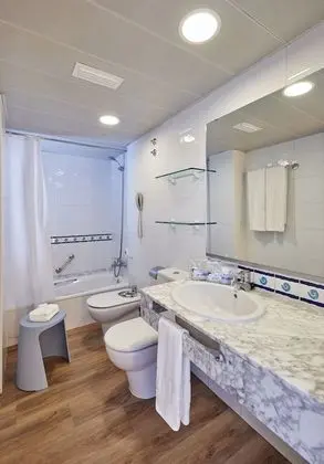 Comfort Tek Büyük Yataklı Oda, Havuz Manzaralı