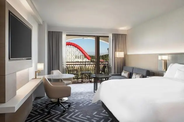 Oda, 1 En Büyük (King) Boy Yatak ve Çekyat, Balkon, Park Manzaralı