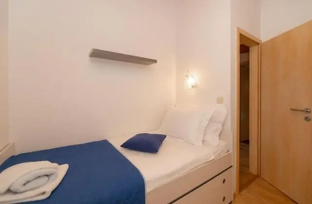 Ev (Anabella - open swimming pool - H(7))