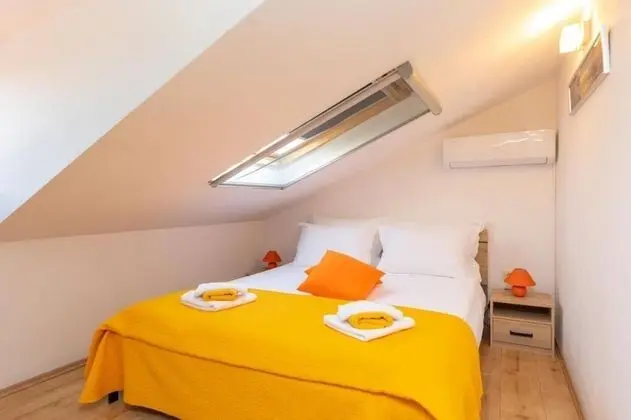 Ev (Anabella - open swimming pool - H(7))