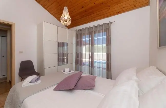 Ev (Anabella - open swimming pool - H(7))