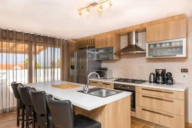 Ev (Anabella - open swimming pool - H(7))