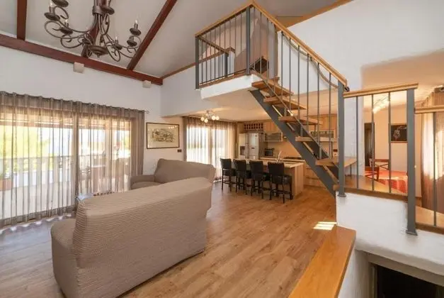 Ev (Anabella - open swimming pool - H(7))