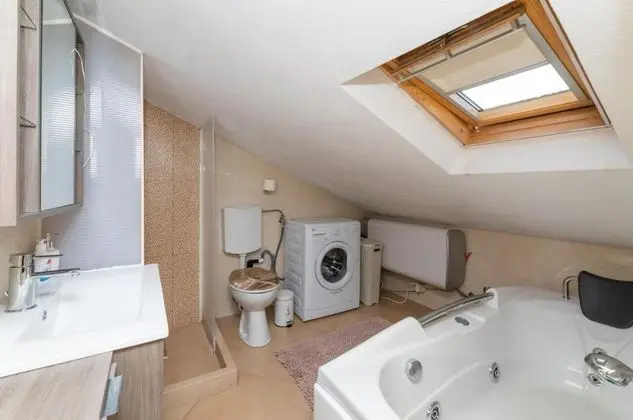 Ev (Anabella - open swimming pool - H(7))