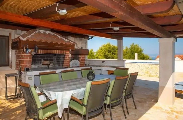 Ev (Anabella - open swimming pool - H(7))