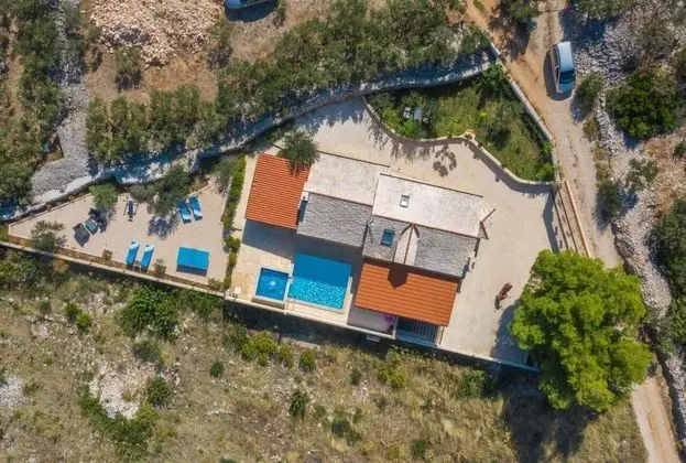 Ev (Anabella - open swimming pool - H(7))