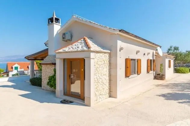 Ev (Anabella - open swimming pool - H(7))