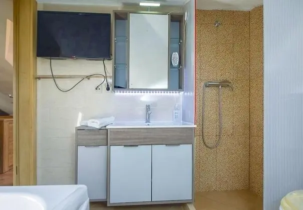 Ev (Anabella - open swimming pool - H(7))