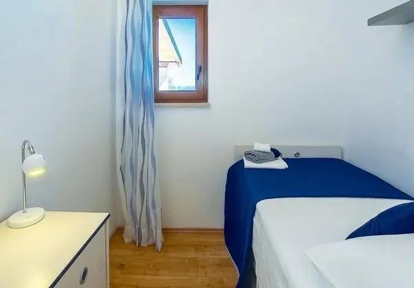 Ev (Anabella - open swimming pool - H(7))