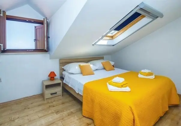 Ev (Anabella - open swimming pool - H(7))