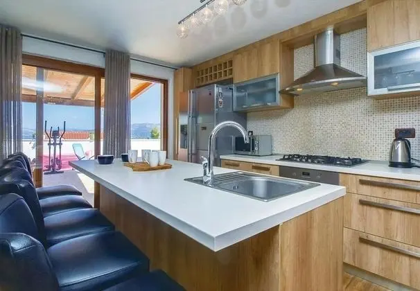 Ev (Anabella - open swimming pool - H(7))