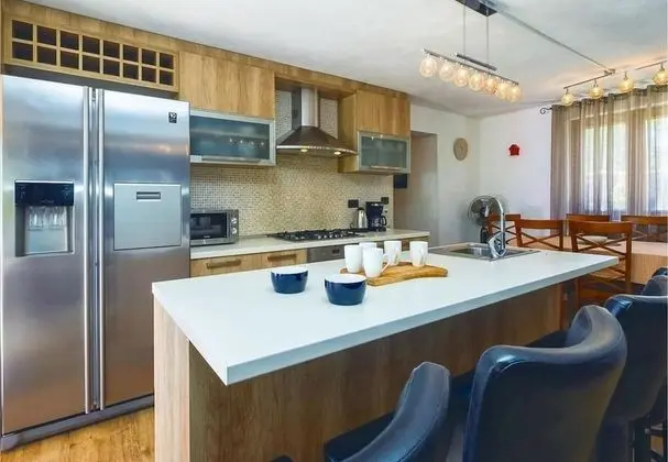 Ev (Anabella - open swimming pool - H(7))