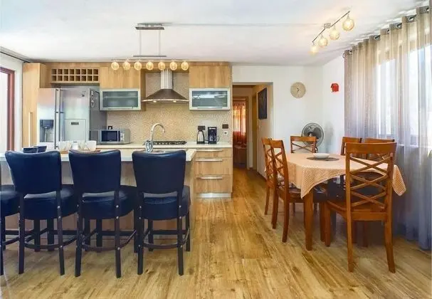 Ev (Anabella - open swimming pool - H(7))