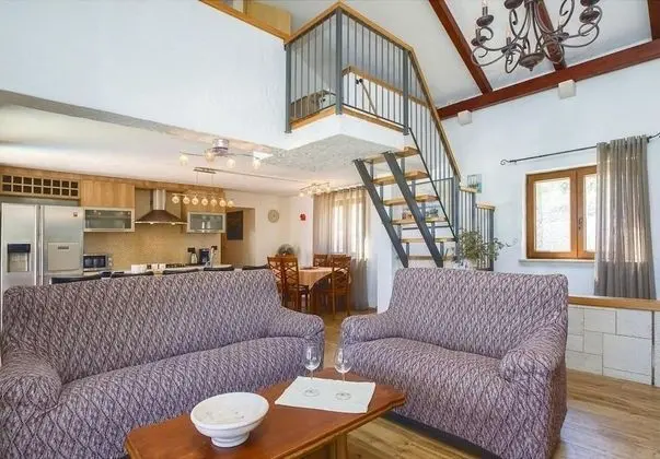 Ev (Anabella - open swimming pool - H(7))