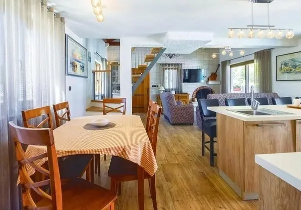 Ev (Anabella - open swimming pool - H(7))