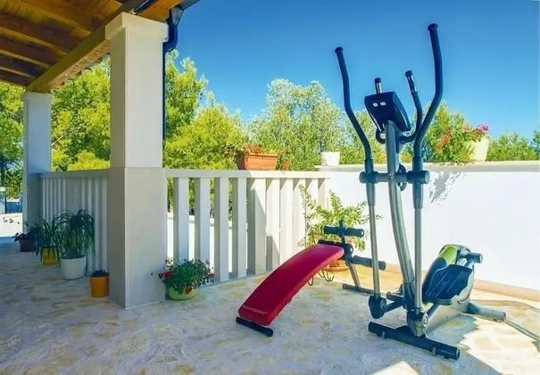 Ev (Anabella - open swimming pool - H(7))