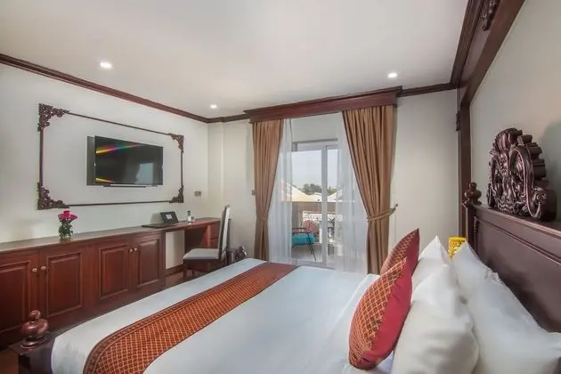 Family Suite With Private Living Room - Kitchenette