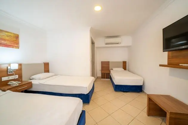 https://images.etstur.com/imgproxy/resize/2560x1440/files/images/hotelImages/etsrooms/512492/Anadolu_Hotels_Bodrum_20251125094239_1.jpg