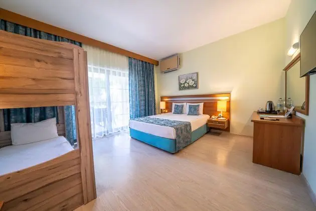 Club Large Room With Bunkbed