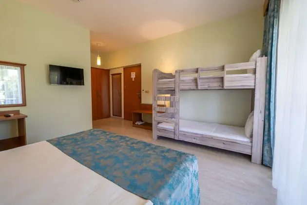 Club Large Room With Bunkbed