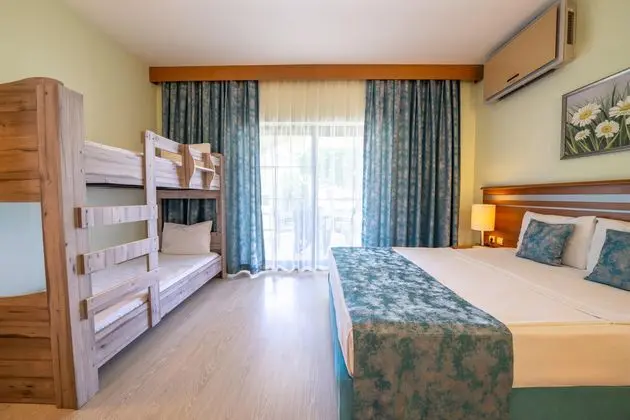 Club Large Room With Bunkbed