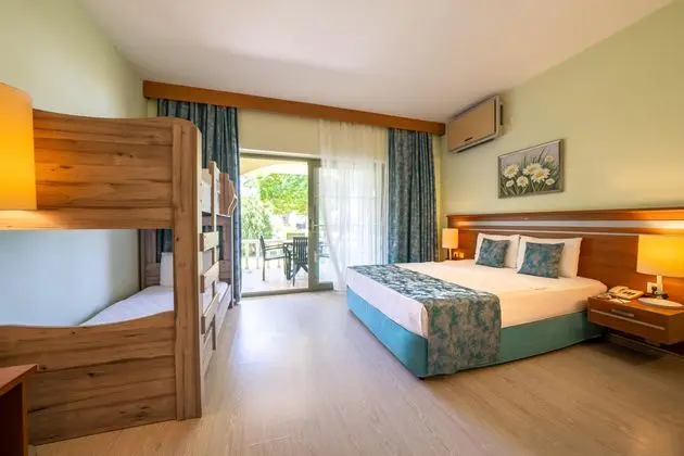 Club Large Room With Bunkbed