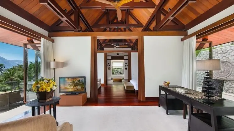 Luxury Villa, 4 Yatak Odası, Plaj Manzaralı, Denize Sıfır