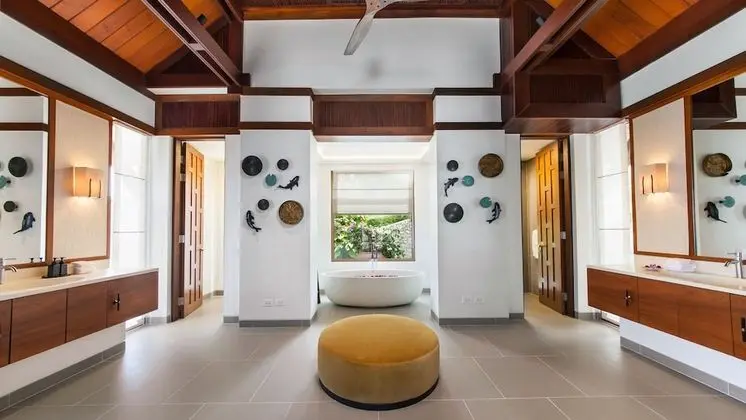 Luxury Villa, 4 Yatak Odası, Plaj Manzaralı, Denize Sıfır
