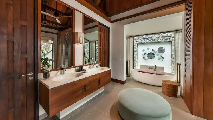 Luxury Villa, 5 Yatak Odası, Plaj Manzaralı, Denize Sıfır