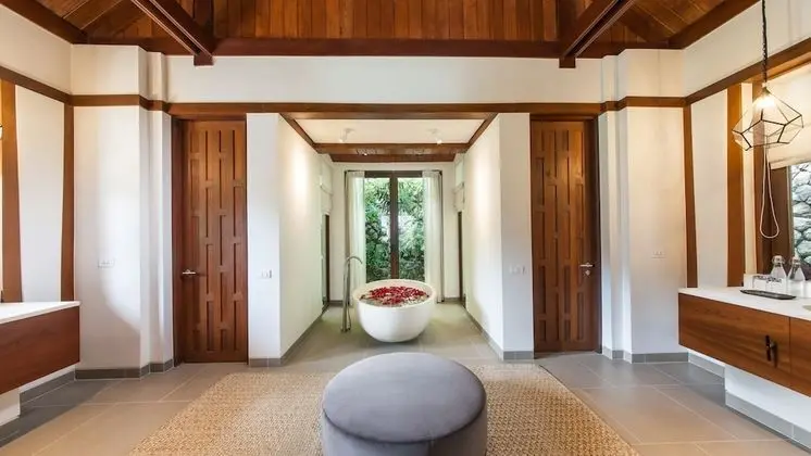 Luxury Villa, 5 Yatak Odası, Plaj Manzaralı, Denize Sıfır