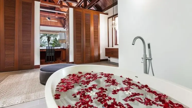 Luxury Villa, 6 Yatak Odası, Plaj Manzaralı, Denize Sıfır