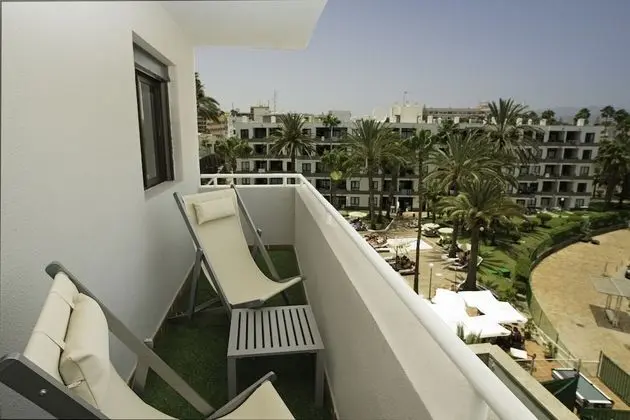 Standard Tek Büyük Yataklı Oda, Küçük Mutfak (Garden and Pool Pool View)